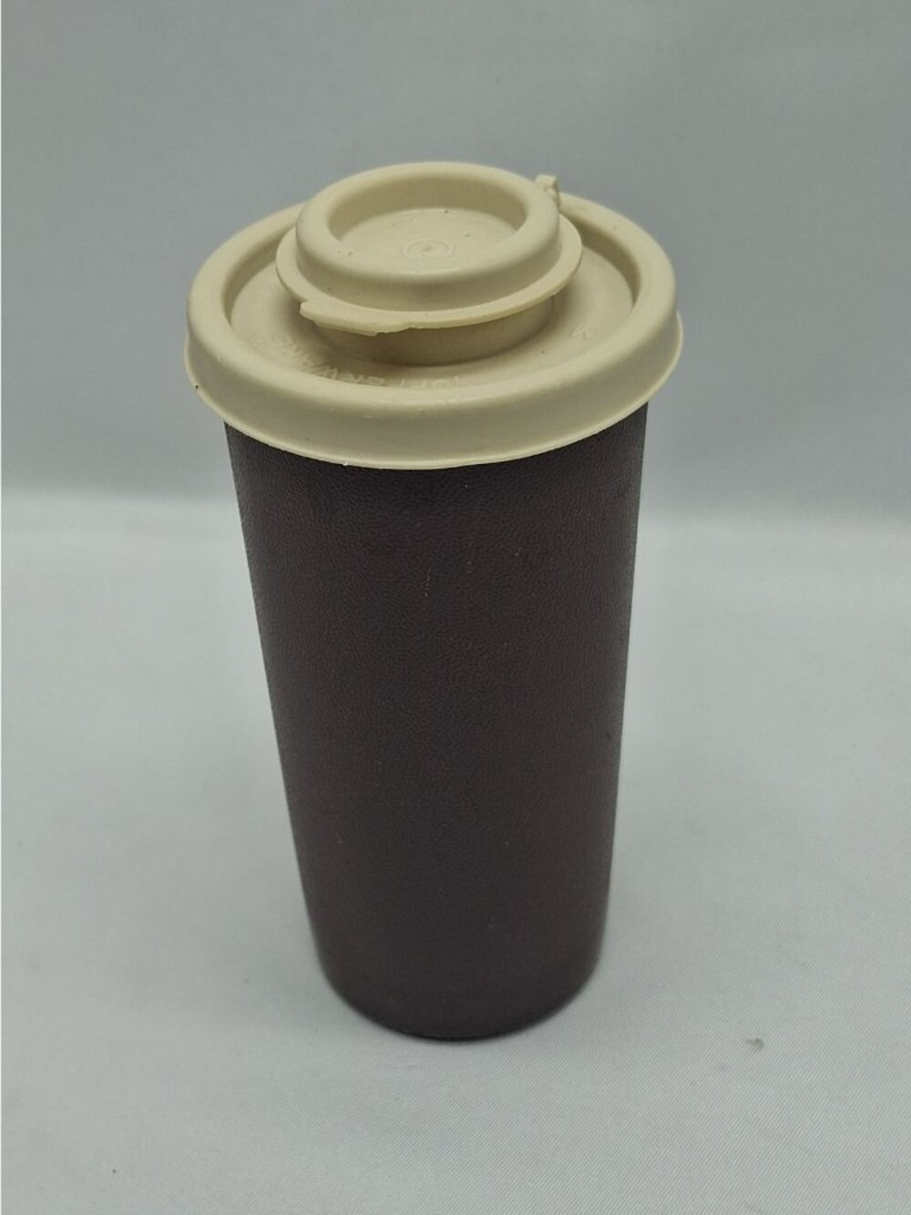 VTG Tupperware Salt or Pepper Shaker -Brown W/Beige Flip Lid 4” Retro 1329